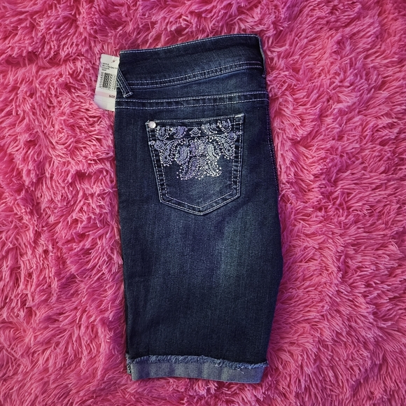 WallFlower Embellished Bermuda Shorts NWT - Picture 2 of 2